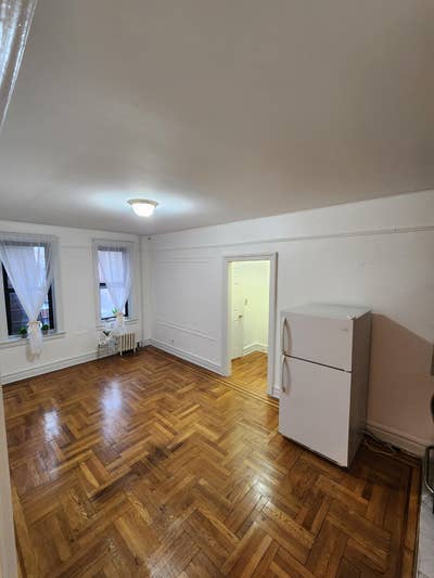 $1900/mo Astoria NO FEE!!  Main Photo