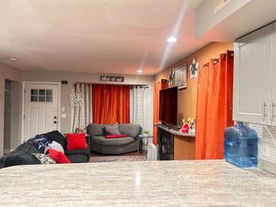 Spacious rooms for rent Main Photo