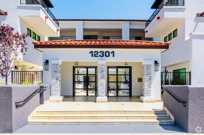  High-End  Brand New Apartment in Great Location Main Photo