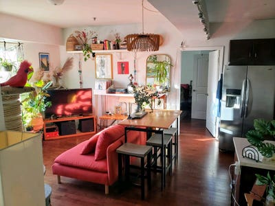 $600/week HUGE, SUNNY room w/private bath Main Photo