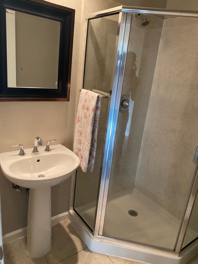 Room for rent available Dec 22 Main Photo