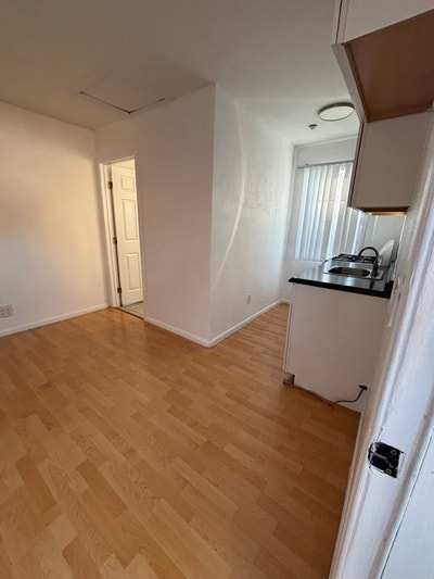 Studio Back House_Private EntranceUtilities Includ Main Photo