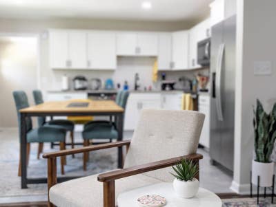 Quiet home near BoeingAirportAir Force Base_Furni Main Photo