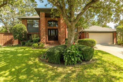 North Arlington Home with fantastic amenities and  Main Photo