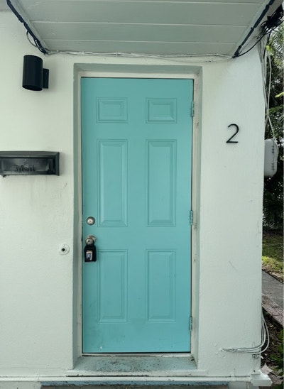 Coastal studio living  Main Photo