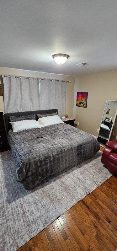 Luxurious Furnished Room For Rent In Shared Apartm Main Photo