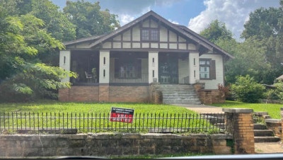 Small Room Clarendon Avenue Main Photo