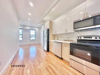 ROOMS in beautiful 3 bed 3 bath in Crown Heights! Main Photo