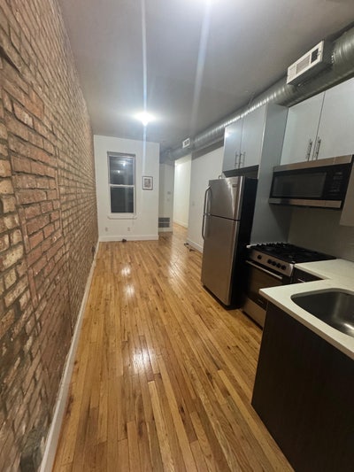 Spacious rooms avail Brooklyn  Main Photo