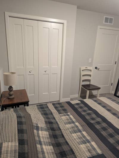 Cozy basement bedroom for rent Main Photo