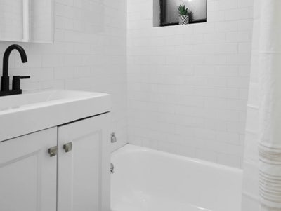 Room in 3 Bedroom 1 Bathroom Apt in Midtown! Main Photo