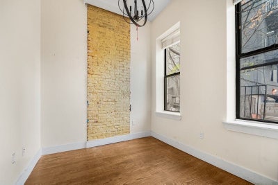 🌟 ROOMS with shared backyard  Main Photo