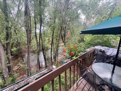 1 BedBath Creek Front Furnished Condo in Central B Main Photo