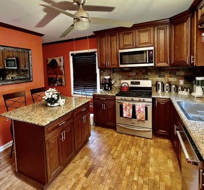 Charming 3BR  1.5BA Home in the Historic Just Us N Main Photo