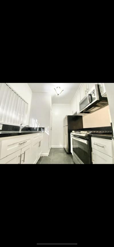 Private room with bathroom in  2bed 2bath in Bever Main Photo