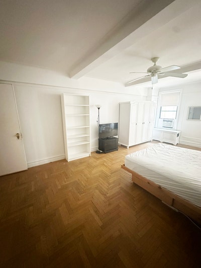 Large, Sunny Room in Drman/Elev Bldg on UWS Main Photo