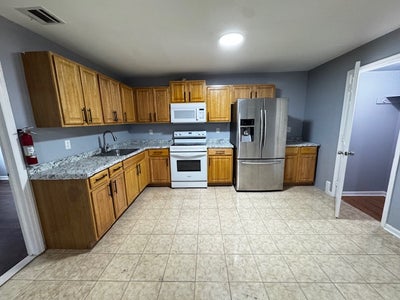 Room Available in Beautiful Garden Apartment  Main Photo