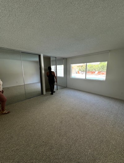 Spacious private room in a 3 bed 2 bath apartment  Main Photo