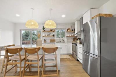 Private Room in Newly Renovated -Downtown- House Main Photo