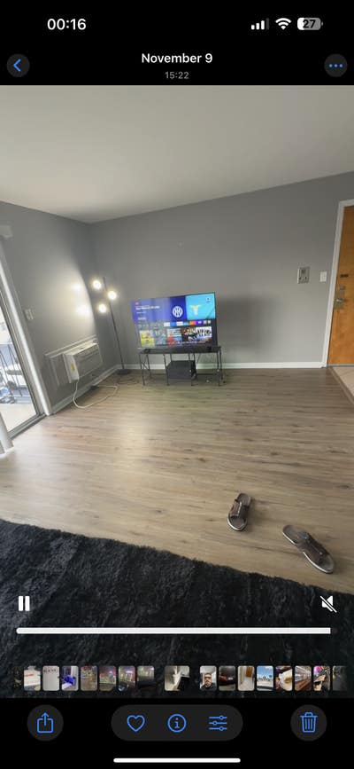 Nice size room with access to the whole apartment  Main Photo