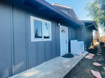 Garage Studio_ Beds | 1 Bath | Full Kitchen in Sa Main Photo