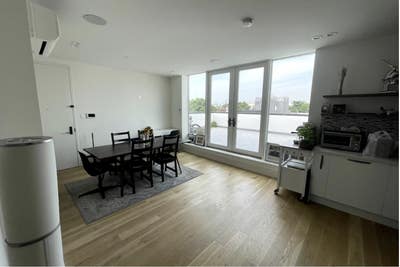 Fully Furnished Bedroom / Private Bathroom  Main Photo