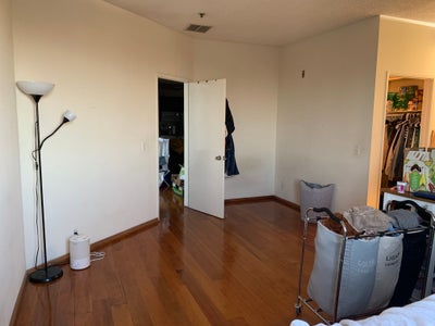 Shared spot in master bedroom near UCLA Main Photo