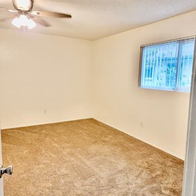 Large Room Available 10 minutes from HB Pier Main Photo