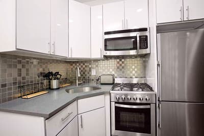 Williamsburg apt w/ full-sized beds Main Photo