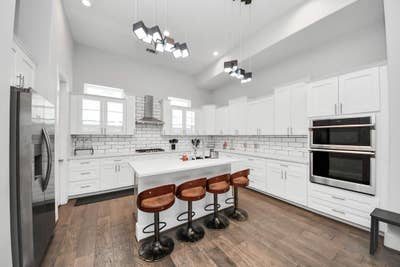 Prime Midtown Stay • Walk to Shops, Dining & Metro Main Photo