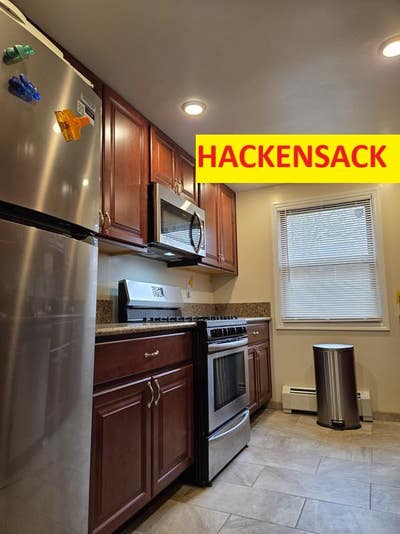 Perfect loc, 35 min bus to NYC 1 block away+Parkng Main Photo