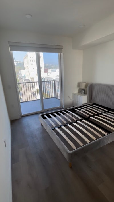Brand-New Private Bedrooms in Hollywood Main Photo