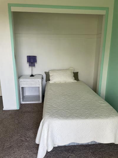 Quiet retreat hilltop view; 2 rooms available: 1 o Main Photo