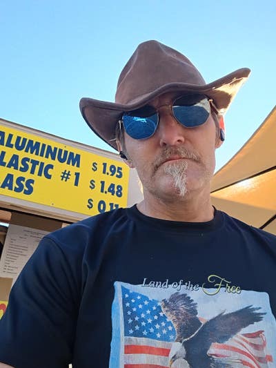 $900 Budget, Male, 43, Ready to Move Now Main Photo