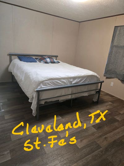 4 rent rooms just singles  Main Photo