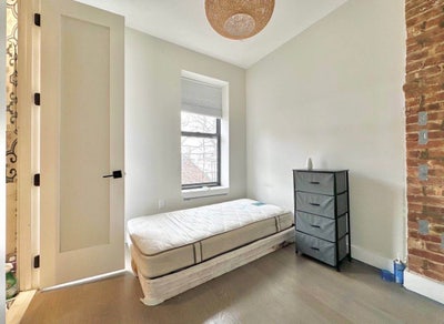 Short- Term, Furnished Rentals in Prime Ridgewood! Main Photo