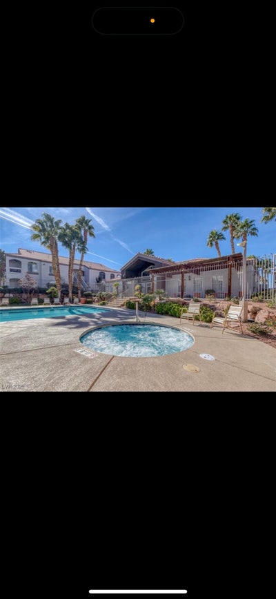 1 large bedroom Main Photo