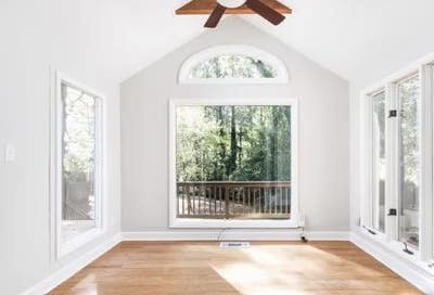  searching for roommate - (1 bedroom w bathroom) Main Photo