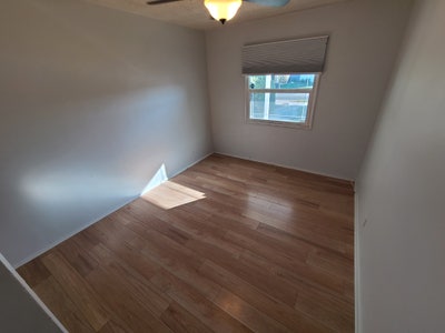1 room available in newly renovated house Main Photo