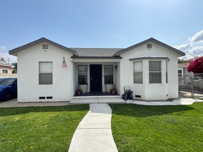 Room 1 (Front Room) Main Photo