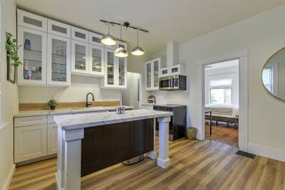 Friendly Victorian N Portland Home, a minute walk  Main Photo