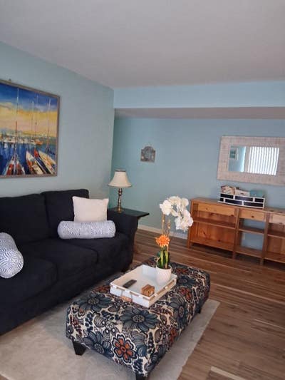 Beautifully furnished Lakeview condo ...2 to 5 mo  Main Photo