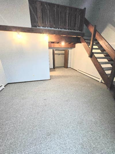 $750 1 Br.5 Bath Loft Available in Prime  Poland L Main Photo
