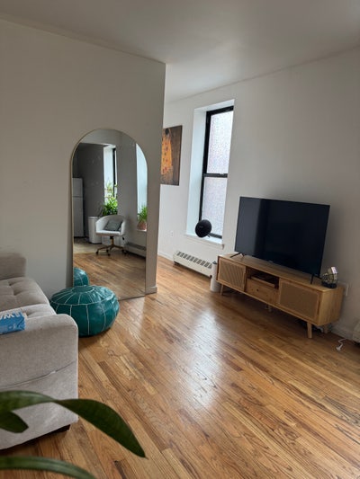 ✨Spacious room for rent in peaceful apt  Main Photo