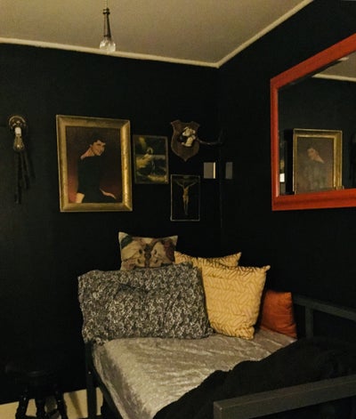 Funky Room in a Chill Old House Downtown SB Main Photo