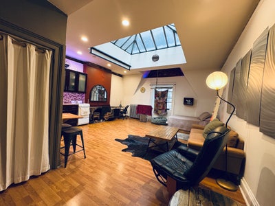 Skylit Studio | Midtown Manhattan | Entire Apt Main Photo