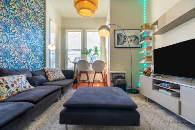 Fully furnished private or shared room with two b Main Photo