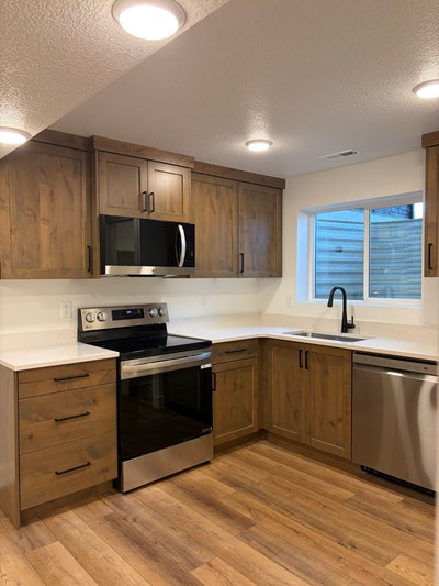 Brand new basement apartment. Spaciousmodernprivat Main Photo