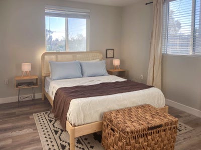 Newly Built, luxurious & CLEAN Townhouse  FREE lau Main Photo