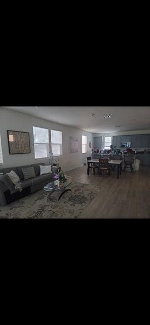 Beautiful private master bedroom w/en-suite bath Main Photo